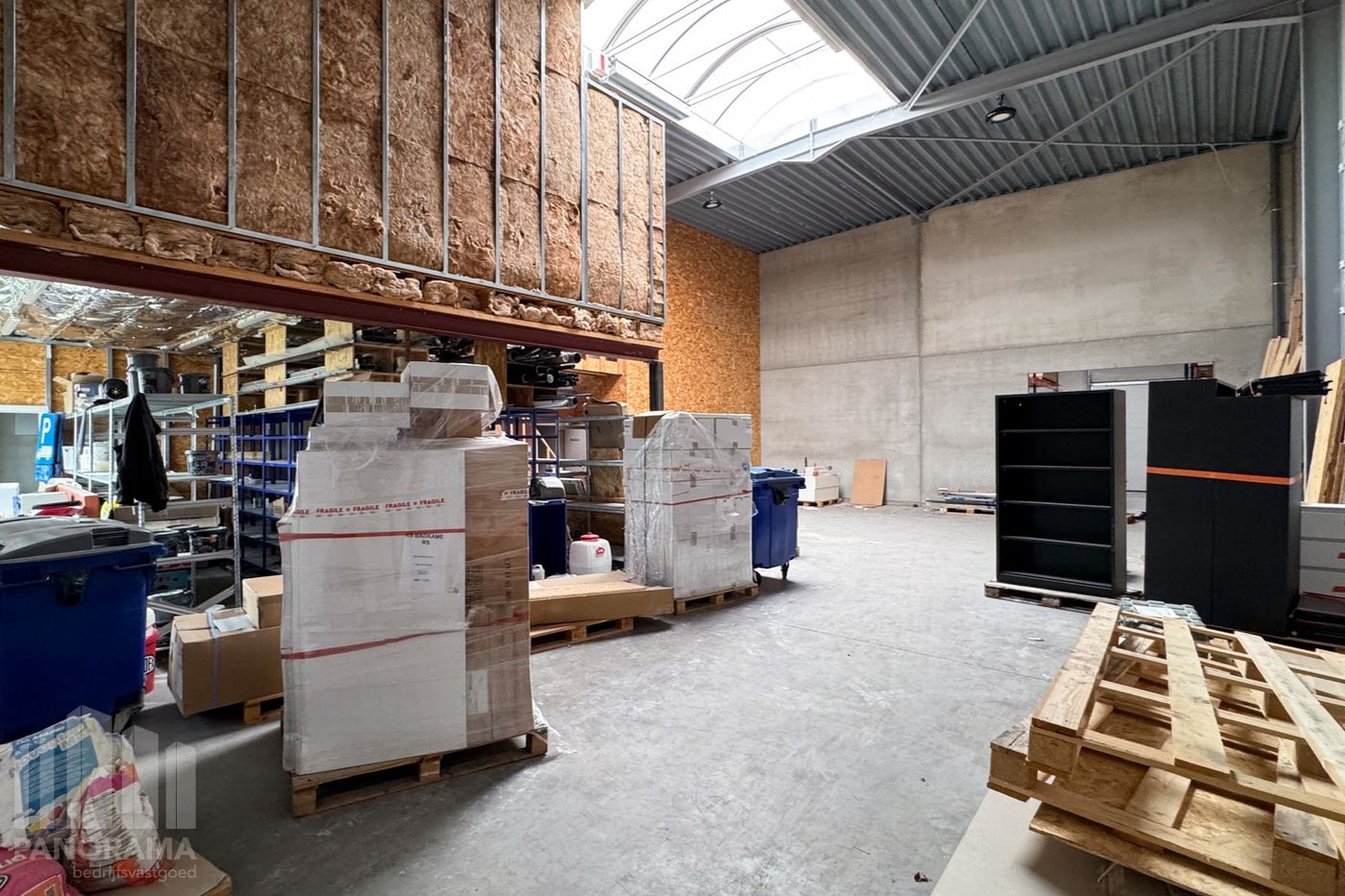 Instapklaar bedrijfsgebouw met showroom-, kantoor- en magazijnruimte op toplocatie nabij E40, N9 en Brusselbaan in Affligem - foto 5