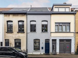 Ruime, toffe 4-slaapkamerwoning met stadstuin en dakterras in Oud-Berchem OMGEVING Ontdek hoe fijn het wonen is in het bruisende Oud-Berchem. Hier...
