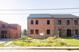 Looking for a modern, energy-efficient home in a quiet and green setting? This new-build semi-detached development on Overraadstraat...