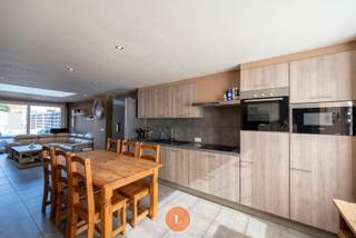 Deze instapklare woning gelegen op ons dorp van Menen is op zoek naar zijn nieuwe eigenaars!We betreden de woning via de ruime inkomhal.De...