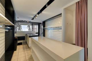 Ce bâtiment se trouve dans un emplacement absolument A. Situé à deux pas du tout nouveau casino (SILT) et de la zone de plage rénovée, vous...