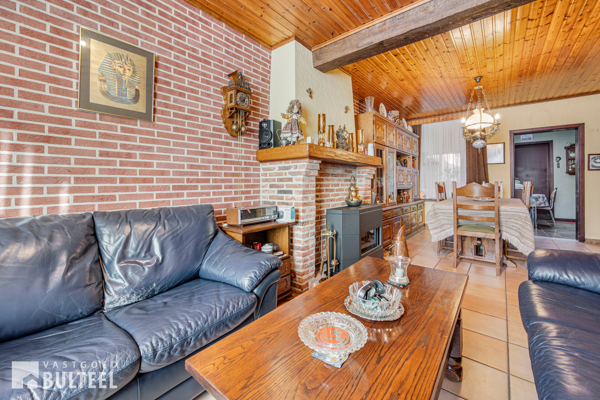 Op te frissen gesloten bebouwing met tuin in Waasmunster. - foto 3