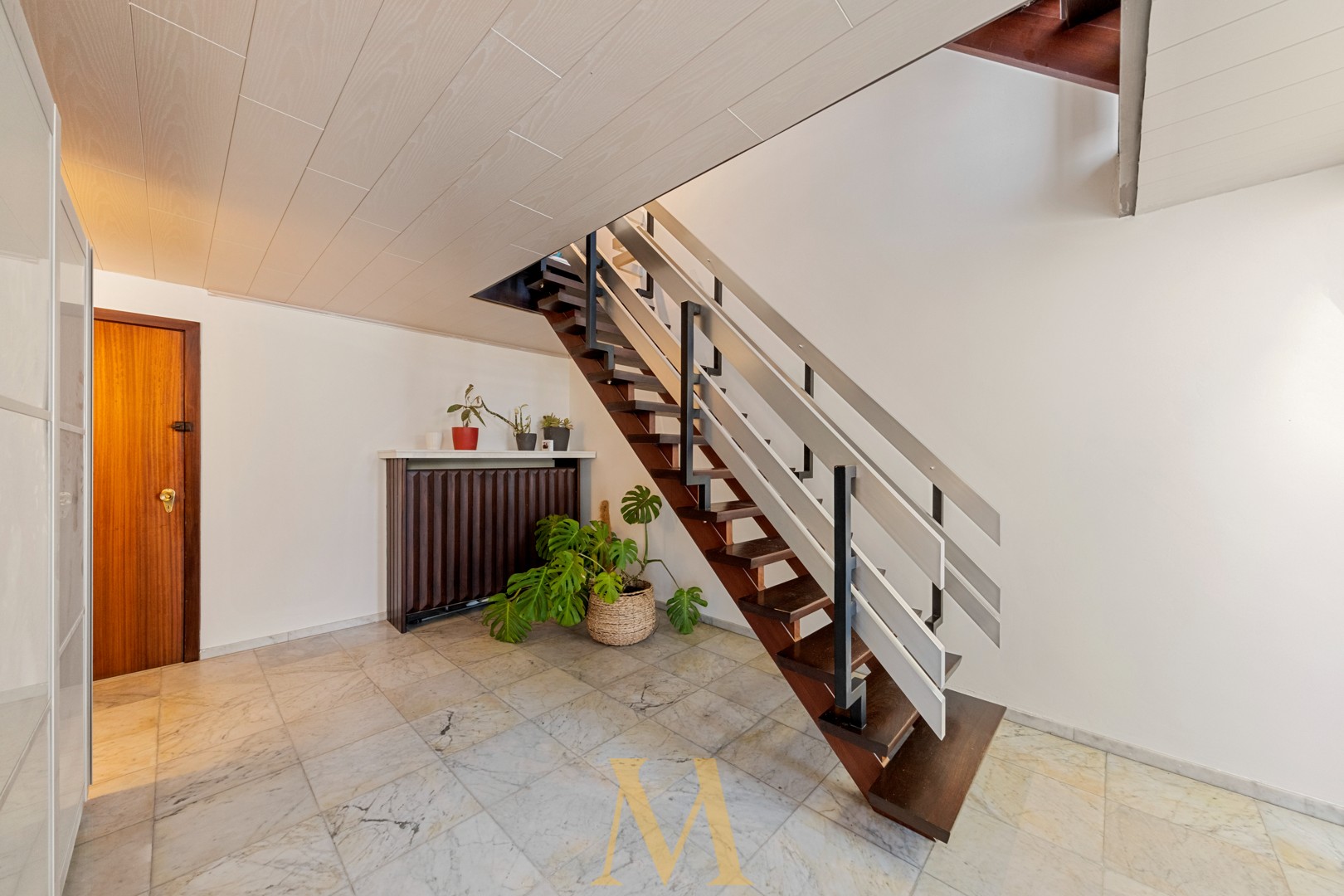 Instapklare bel-etage met 3 slaapkamers, 2 zonnige terrassen en dubbele garage nabij E40 - foto 3