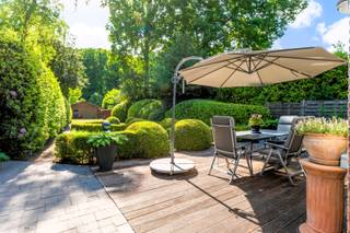 Welkom in deze stijlvolle woning waar modern leefcomfort en karaktervolle elementen samenvloeien met een prachtige natuurlijke omgeving. Gelegen in...