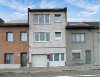 SOUS OPTION Lembeek, dans une jolie rue calme et résidentielle à proximité des grands axes, jolie maison de ville proposant 2 chambres et un...