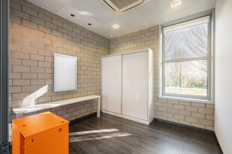 Te koop: Commercieel gelegen kantoorruimte met privé parking - foto 4