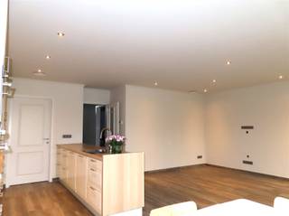 Vraag uw bezoek aan via info@optimusvastgoed.be!TE HUUR: Gesloten bebouwing met 4 slaapkamers te Koersel!Deze moderne gesloten bebouwing heeft een...