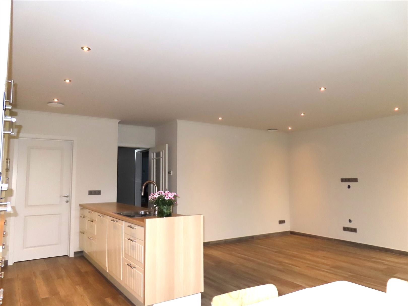 TE HUUR: Gesloten bebouwing met 4 slaapkamers in Koersel! - foto 3