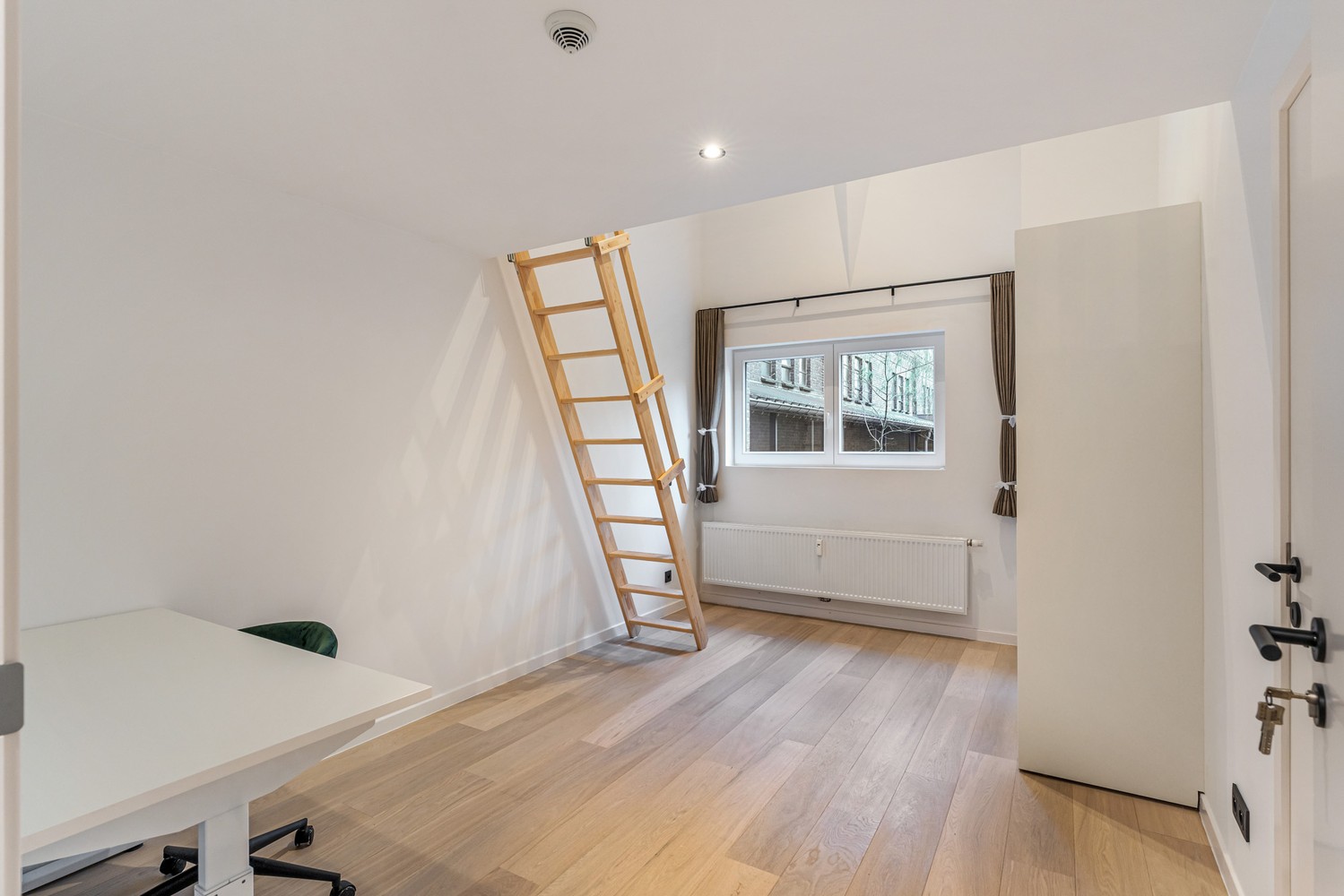 Ruime(28m²) en gemeubelde studentenkamer met eigen sanitair en een slaapduplex nabij het station te Leuven! - foto 4