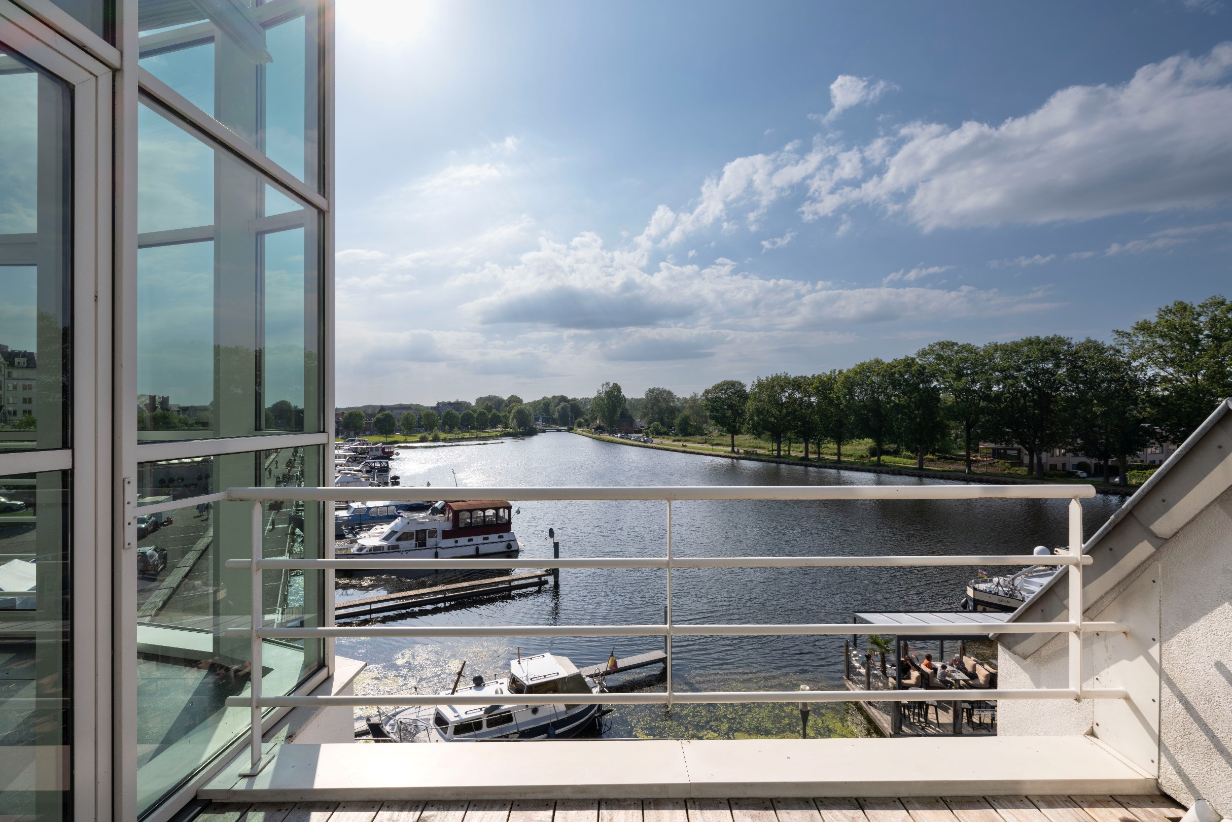 300 m² penthouse with multiple terraces in prime location with fantastic views over the canal. - photo 5