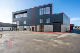 Unieke nieuwbouwontwikkeling te huur, bestaande uit een kantoorruimte gecombineerd met magazijn/showroom met een totale oppervlakte van 480 m²...