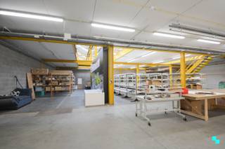 Dit magazijn van ca. 272 m² (17M x 16M) is gelegen in het centrum van Izegem met de onmiddellijke nabijheid van de Rijksweg, op- en...