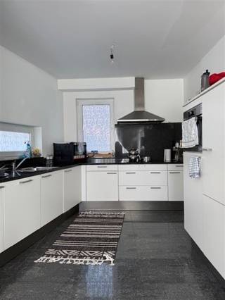 Instapklaar en ruim appartement met tuin te huur in AalstWelkom in dit lichtrijk appartement van 110 m², gelegen in een rustige straat op korte...