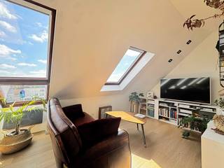 Dit dakappartement met 1 slaapkamer en ruim zonneterras is gelegen op het Ledebergplein. Het appartement bevindt zich op wandelafstand van Gent...