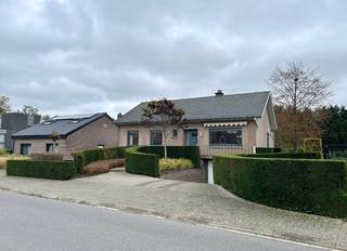 In de Banhagestraat te Blanden vind je deze stevige en ruime woning met een bewoonbare oppervlakte van 268 m² op een prachtig perceel van 11a64ca...