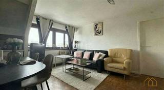 Welkom in dit dakappartement van 52m² met 2 slaapkamers, in het hart van Oud-Turnhout.Binnenkomen doe je langs de inkomhalDe open leefruimte is...