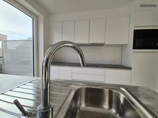 Bent u opzoek naar een strakke totaal afgewerkte (incl. terras en tuin) comfortabele nieuwbouwwoning met 3 slaapkamers, zuid-gerichte tuin, carport...