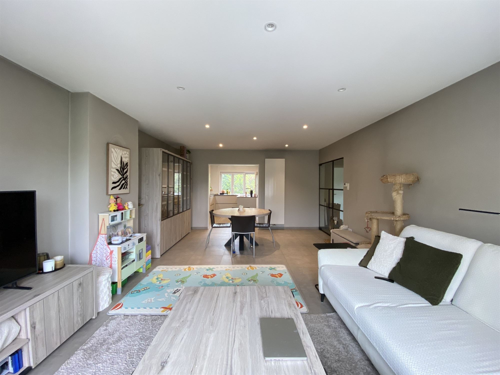 Ruim en volledig gerenoveerd appartement met groen uitzicht en garage - foto 4