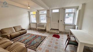 Gelegen in het charmante Geraardsbergen, biedt deze ruime woning een unieke kans voor diegenen die graag een eigen stempel willen drukken op...