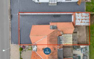 OP TE KNAPPEN GEZINSWONING OP EEN GUNSTIGE LOCATIE TE REKEM ! <br /><br />We vinden deze halfopen bebouwing met een bewoonbare oppervlakte van 140 m² terug op een perceel van 2a 21ca in Rekem-Lanaken. <br /><br />Voor meer informatie, neem zeker een kijkje op onze website via de volgende link:<br />https://www.sterkvastgoedmakelaars.be/detail/te-koop-woning-lanaken/7517437?dosearch=True&flowstatus=ForSale,ForSaleReserved,ForSaleWithBid,ToCompleteForSale,SoldUnderReserve,Sold&pageindex=1&pagesize=12&searchpage=ForSale&sortdirection=DESC&sortfield=pub_flowstatus&transactiontype=Sale