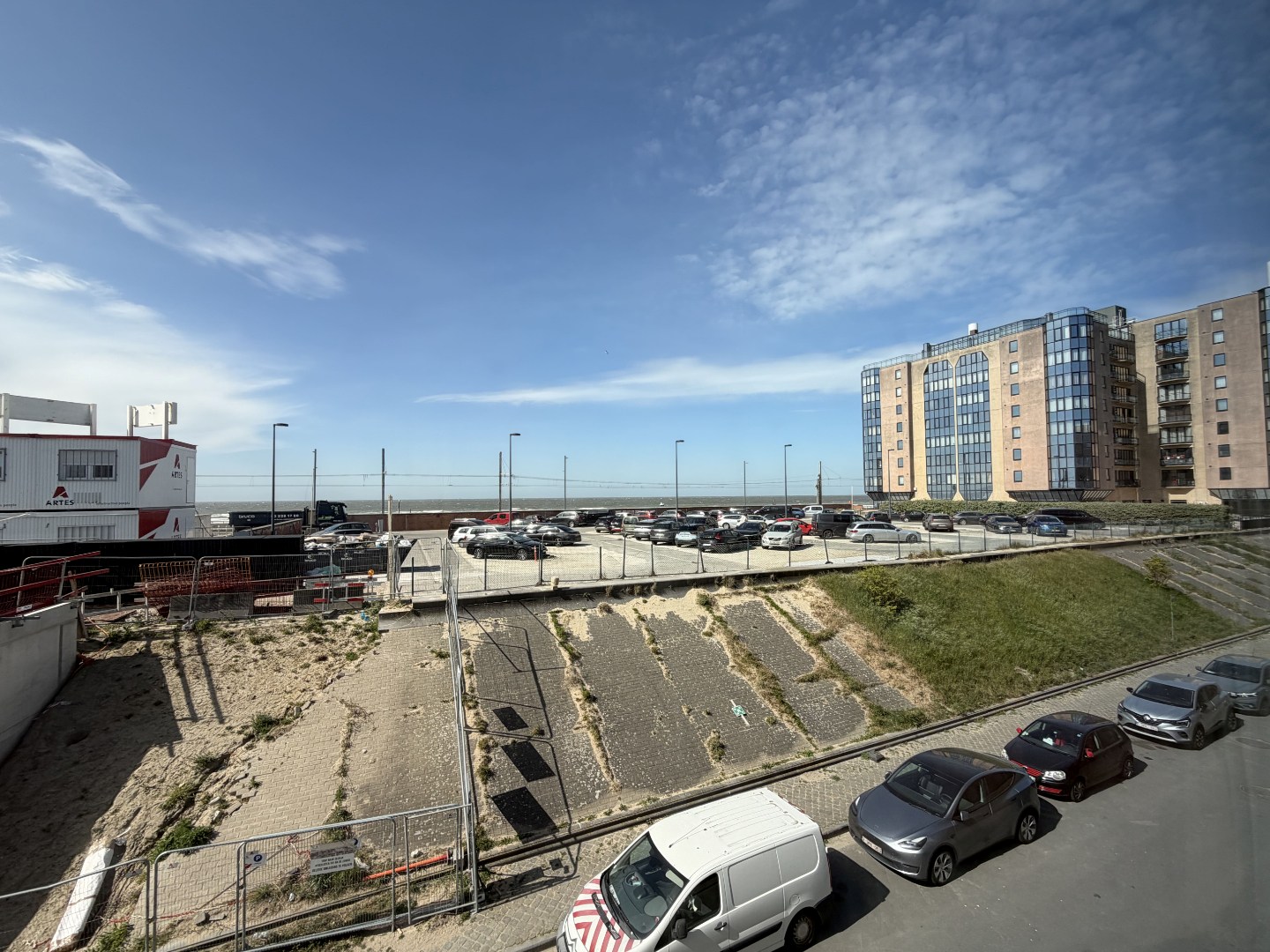 Instapklaar 2-slaapkamerappartement met zeezicht op toplocatie - foto 3