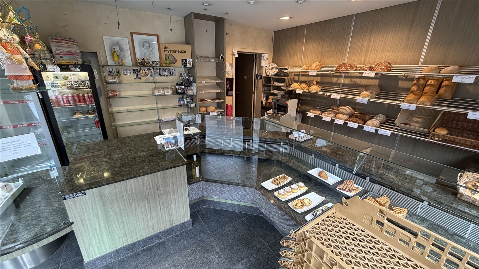 OPBRENGSTEIGENDOM MET HANDELSPAND EN APPARTEMENT  - foto 2