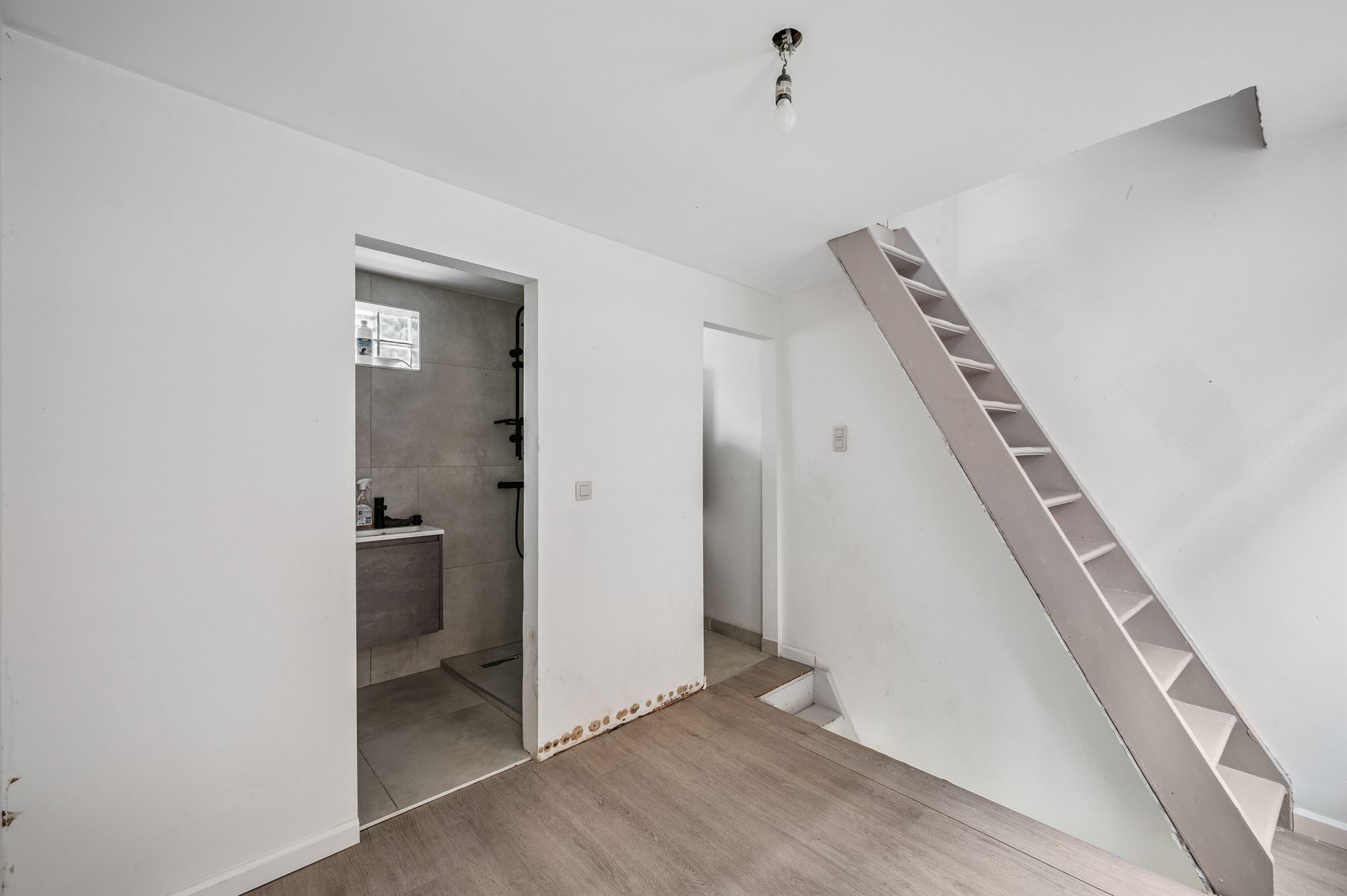 Ideale totale renovatiekans: rijwoning met 2 kamers - foto 5