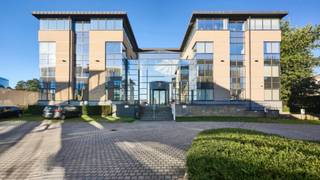 Te huur: verschillende kantoorunits gelegen Pontbeekstraat 2-4, 1702 Groot-Bijgaarden. Functionele ruimtes met archieven beschikbaar.Vlotte...