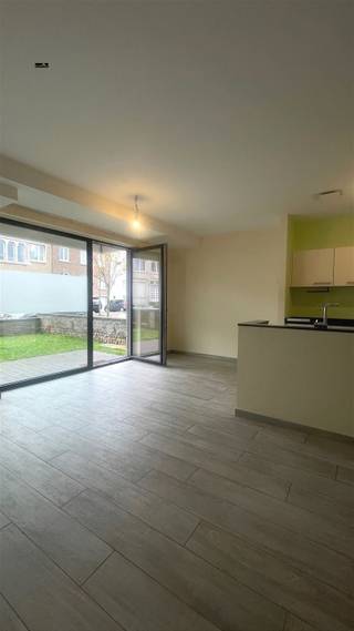 <p><span>           </span><span>Recent gelijkvloers app. met zonnige tuin.</span></p><p><span>Op zoek naar een gezellig recent gelijkvloers app.met zonnige tuin kom zeker een kijkje nemen.</span></p><p><span>Gelijkvloers met open keuken, aanpalend zonnige tuin en terras.</span></p><p><span>2 slp. ruime badkamer met inloop douche, toilet , berging.</span></p><p><span>Ben app. zeer zuinig naar verbruik toe.</span></p><p><span>mogelijk tot huren garage.</span></p><p><span>Centrale ligging</span></p><p><span>zuidgerichte voortuin</span></p><p><span>zonnepanelen</span></p><p><span>niet betalen in de lift en algemene kosten zeer laag.</span></p><p><span> </span></p><p><span>Meer info Bel 050/41.55.50</span></p>