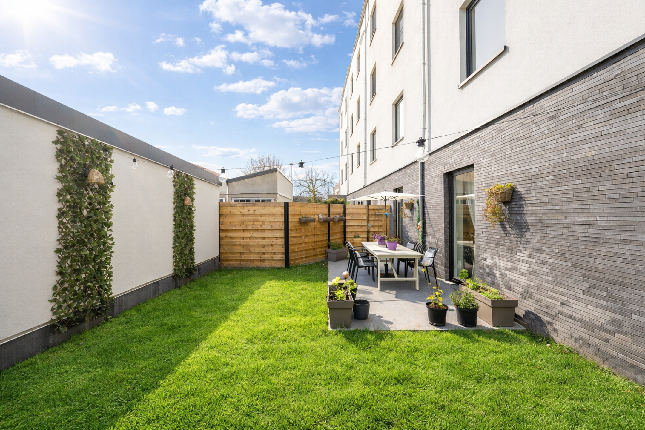 Ruim recent gelijkvloers appartement met zonnige tuin - foto 2