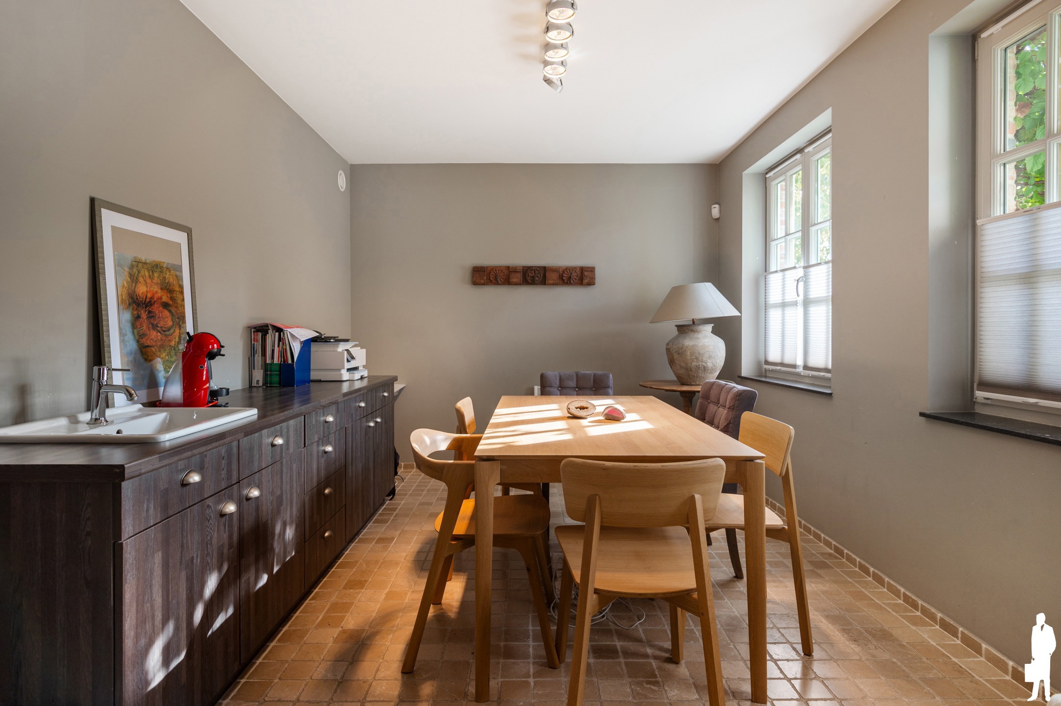 Exclusief karaktervolle villa met 4 slaapkamers, praktijkruimte, zwembad en aangelegde tuin nabij het centrum van Essen - foto 5