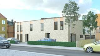 Deze prachtige nieuwbouwwoning beschikt over 3 slaapkamers, een royale tuin van maar liefst 160 m² en een overdekt terras van 10,9 m².<br /><br />Dankzij de praktische indeling en aangename buitenruimte vormt deze woning de ideale thuisbasis voor gezinnen.<br /><br />De woning is verdeeld over twee bouwlagen en afgewerkt met een modern plat dak, wat zorgt voor een hedendaagse uitstraling en optimaal wooncomfort.<br /><br /><u>Indeling:</u><br />Gelijkvloers:
<ul>
<li><span>Inkomhal</span></li>
<li><span>Lichte en ruime leefruimte</span></li>
<li><span>Keuken</span></li>
<li><span>Handige berging</span></li>
<li><span>Apart toilet</span></li>
</ul>
Eerste verdieping:
<ul>
<li><span>3 ruime slaapkamers</span></li>
<li><span>Badkamer</span></li>
<li><span>Extra berging</span></li>
</ul>
Tuin: 160m²<br />Overdekt terras: 10.9m² <br /><br />Autostaanplaats en berging beschikbaar in de ondergrondse garage waar zich ook een fietsenstalling bevindt.<br /><br /><u>Troeven</u>:
<ul>
<li><span>Instapklare nieuwbouwwoning met hoogwaardige afwerking</span></li>
<li><span>Energiezuinig: lage energiekosten </span></li>
<li><span>Ruime tuin van 160 m²: ideaal voor kinderen, dieren of tuinliefhebbers</span></li>
<li><span>Overdekt terras: op regenachtige dagen toch droog buiten zitten</span></li>
<li><span>Eigen ingang en volledige privacy zoals bij een klassieke woning</span></li>
<li><span>Ondergrondse parkeergarage met ruime fietsenstalling</span></li>
</ul>