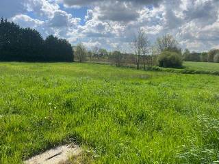 In de gemeente Betekom, 350m van de dorpskern, bieden bij drie exclusieve bouwgronden aan voor open bebouwing.Met een perceelsoppervlakte van ca. 842...