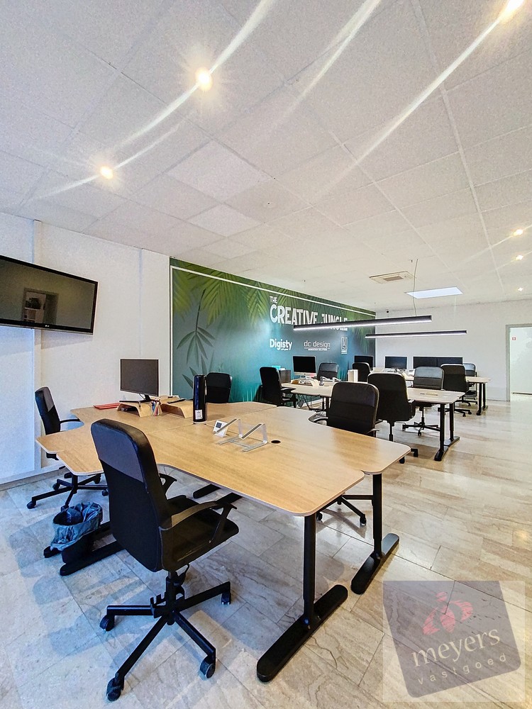 Kantoor- en praktijkruimte met maximale visibiliteit op toplocatie in Alken - foto 4