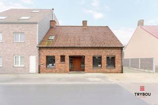 Deze woning biedt een indrukwekkende woonoppervlakte en is ideaal voor wie ruimte zoekt — binnen én buiten. Een opfrissing kan geen kwaad, maar...