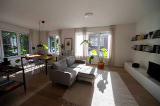 Op zoek naar een instapklaar appartement op een toplocatie?Dit prachtig gerenoveerde hoekappartement biedt een unieke combinatie van licht, ruimte en...