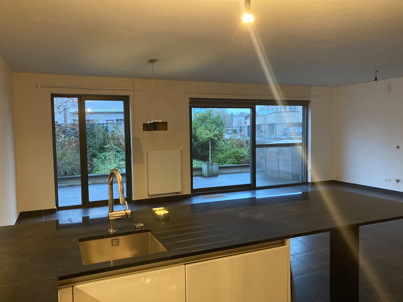 Gelijkvloers 2-slaapkamerappartement met terras te Wezemaal! - foto 5