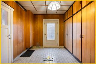 Immo Van Middelem verkoopt deze ruime en multifunctionele woning op een perceel van ca. 10a52ca, gelegen in het landelijke...