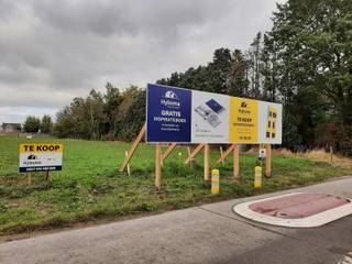 Ontdek deze bouwgrond in Oeselgem, een charmante deelgemeente van Dentergem! Geniet van het landelijke karakter van de prachtige streek,...