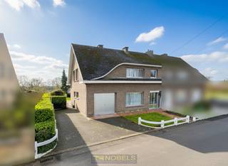 1ste bezoekdag donderdag 18 december!Inschrijven kan via www.nobels.be onder referentienummer 4194131.LANDELIJKE EN ZEER RUSTIG GELEGEN HALFOPEN...