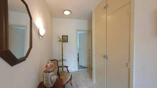 Bent u op zoek naar een comfortabel en instapklaar appartement op een uitstekende locatie? Dit aantrekkelijke appartement met 2 slaapkamers, gelegen in de rustige en aangename Vlinderstraat te Hasselt, biedt het allemaal.<br /><br />Indeling:<br /><br />Verdiep +2:<br /><br />- inkomhal<br />- woonkamer<br />- keuken<br />- 2 slaapkamers<br />- toilet<br />- badkamer<br />- 2 terrassen<br /><br />Verdiep -1:<br /><br />- kelderberging<br /><br />Extra info:<br /><br />- EPC label: B <br />- bewoonbare oppervlakte: +/- 112m²<br />- voorschot verwarming: 70,00 euro/maand<br />- voorschot algemene kosten: 70,00 euro/maand<br /><br />De snelste manier om een bezoek te brengen aan dit appartement? Vraag je bezoek aan via de rode knop op onze website (www.dewaele.com).<br /><br />Telefonisch kunnen er geen afspraken gemaakt worden. Bij andere vragen kun je ons telefonisch contacteren via 011 30 50 50.<br /><br />Tot binnenkort