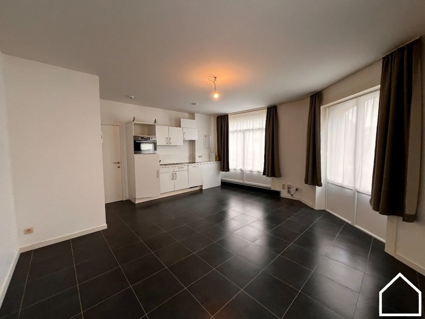 STUDIO MET APARTE BADKAMER IN CENTRUM VAN IEPER - foto 3