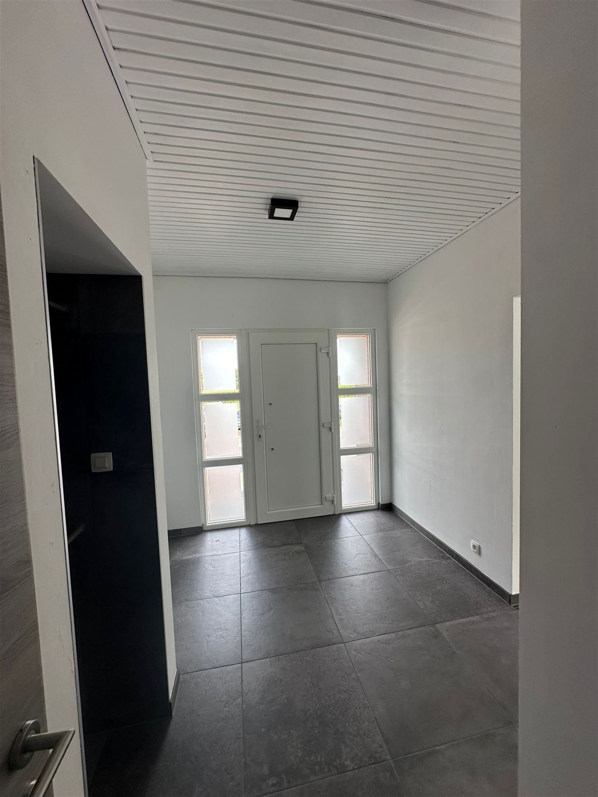 Ruime bungalow met volledig onderkelderde werkruimte - foto 2