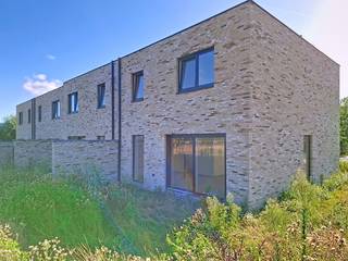 Lot 16 is een halfopen bebouwing in moderne stijl op een grondopp. van 283 m² en met een totale bewoonbare opp. van 140 m². Energieneutrale woning...