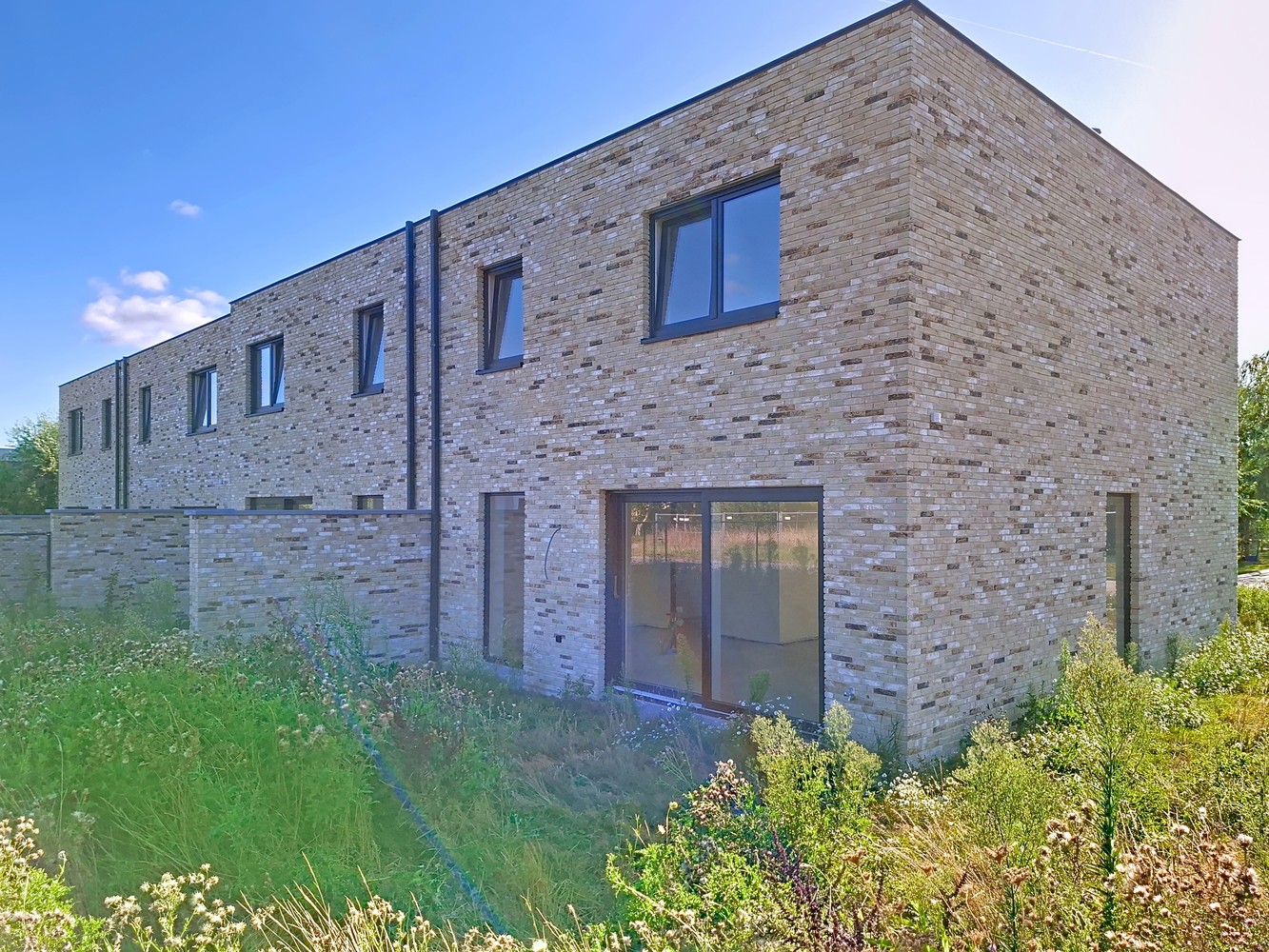 Halfopen nieuwbouwwoning, snel beschikbaar ! - foto 2