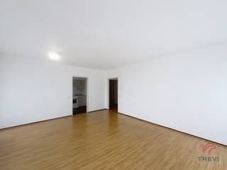 <strong>UCCLE : Proche du parc de Wolvendael ainsi que des commerces et des transports en communs, bel appartement 2 chambres avec parking de ±84m² situé au 2e étage avec ascenseur. Il est composé comme suit : hall d’entrée, wc, salle de bains avec double vasque, 2 chambres ( ±14m² et ±12m²), living ±26m² avec balcon orientée Nord-Ouest de ±8m², cuisine équipée ( four, taques, hotte, frigo, congélateur, lave-vaisselle et emplacement pour un lave-linge). Cave n°27 et 1 emplacement de parking n°19 inclus. Charges : Provisions de 250€/mois comprenant les communs, eau froide, eau chaude et chauffage. PEB D. Disponible immédiatement.</strong><br /><br />
<p>Situé au 2<sup>e</sup> étage avec ascenseur :</p>
<ul>
<li>Hall d’entrée</li>
<li>Wc</li>
<li>Salle de bains avec double vasque</li>
<li>Chambre ±14m²</li>
<li>Chambre ±12m²</li>
<li>Living ±26m² avec balcon orienté Nord-Ouest de±8m²</li>
<li>Cuisine équipée ( four, taques, hotte, frigo, congélateur, lave-vaiselle et emplacement pour un lave-linge)</li>
<li>Cave n°27</li>
<li>Emplacement de parking n°19</li>
</ul>