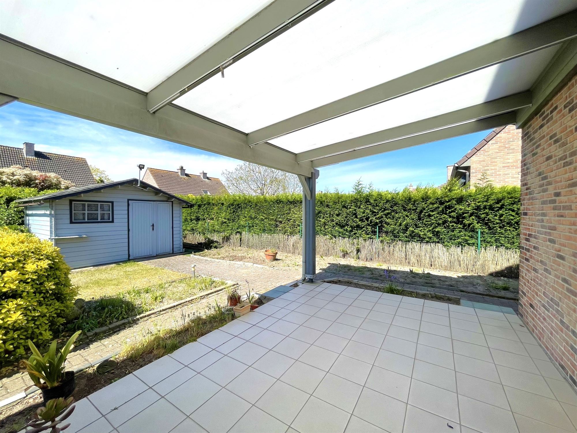 Open bebouwing met uitbreidingsmogelijkheden en zonnige tuin - foto 4