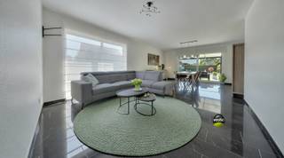 ENERGIEZUINIGE WONING OP 13,52 ARE TE OPGLABBEEK<br /><br />Deze ruime en lichtrijke woning is gelegen langs de Speeltuinstraat vlakbij het centrum van Opglabbeek en de nabijgelegen fietsroutes en prachtige wandelpaden in de natuur. Maar ook de omliggende gemeentes Genk, As, Bree en Maaseik zijn van hieruit vlot bereikbaar. Het gekende hippisch complex “Sentower Park” ligt trouwens op slechts 100 meter van de woning.<br /><br />De woning werd gebouw in 1998 en werd doorheen de jaren uitzonderlijk goed onderhouden. Bovendien kan de woning een zeer goed EPC label B voorleggen mede dankzij de 23 zonnepanelen ( met groenestroomcertificaten 270 euro / 1.000 kWh  ) en een zonneboiler.<br /><br />Gelijkvloers beschikt de woning over een ruime living van meer dan 40 m² met een mooi zicht op de tuin en toegang tot het overdekte terras. Aanpalend is er een goed uitgeruste keuken voorzien van alle moderne comfort. Voorts zijn er nog een inkomhal, een gastentoilet en een wasplaats. In uw inpandige garage is er plaats voor 2 wagens en deze ruimte kan eventueel omgevormd worden tot een kantoor- / praktijkruimte of zelfs een kangoeroewoonst of vakantiewoning. Aansluitend heeft u toegang tot de kelderverdieping van 85 m², aan opbergruimte dus geen gebrek!<br /><br />De eerste verdieping is vervolgens uitgerust met een overloop, een apart toilet, een berging en 3 ruime slaapkamers waarvan de grootste ook nog eens beschikt over een terras, een naastgelegen dressing en een bergruimte.  <br /><br />De woning is gelegen op een ruim, volledig omheind en zuidelijk georiënteerd perceel van maar liefst 13,52 are. Hier kan u in alle privacy genieten van de rust in de tuin of onder uw terrasoverkapping.<br /><br />Enkele TROEVEN van deze woning opgelijst:<br /><br />+ Energiezuinig: EPC label B ( 128 )<br />+ Toplocatie nabij Opglabbeek-centrum<br />+ 23 zonnepanelen met groenestroomcertificaten<br />+ Zonneboiler<br />+ Elektriciteit is goedgekeurd<br />+ 4 x airco / inverter<br />+ Mogelijkheid creatie kantoor-/praktijkruimte – kangoeroe-/vakantiewoning<br />+ Zuidelijk georiënteerd en volledig omheind perceel 13,52 are<br />+ Overal rolluiken voorzien<br />+ Asbestvrije woning<br />+ Ruime kelderberging<br />+ Goed onderhouden en instapklaar<br /><br />Kortom, een instapklare, energiezuinige woning op een toplocatie! Meer info? Contacteer Maarten Delbroek via maarten@vestio.com of bel naar 0471/034804.<br /><br /><br /> 