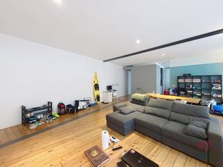 BRUSSEL – In het hart van de stad, op 2 minuten van de Grote Markt, dicht bij instellingen en winkels, nabij het Muntplein, ruim appartement met...