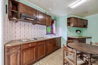 <p><span>Te renoveren woning met grote tuin op toplocatie in Heusden!</span></p><p><span>Deze woning is gelegen in een rustige straat, nabij de dorpskern. Vlot bereikbaar, scholen en handel in de buurt.</span></p><p><span>De woning is gelegen op een mooi perceel en biedt tal van mogelijkheden.</span></p><p><span>Op het gelijkvloers is er een inkomhal, een lichtrijke woonkamer, een ingerichte keuken, badkamer, veranda, en berging en een apart toilet.</span></p><p><span>Op de eerste verdieping bevinden zich 2 ruime slaapkamers. Verder is er ook een grote garage aanwezig.</span></p><p><span>EPC F (642 kWh/m²jaar); renovatieplicht aanwezig.</span></p><p><span>Bent u op zoek naar een woning met veel mogelijkheden en een ruime tuin, centrum Heusden? Dan is deze woning een buitenkans!</span></p><p><span>Neem contact op om uw bezoek te plannen.</span></p><p><span>Si in aanvraag; P-score A, G-score A; </span><span>Bestuursmaatregelen in het maatregelenregister: nee.</span></p><p><span> </span></p>